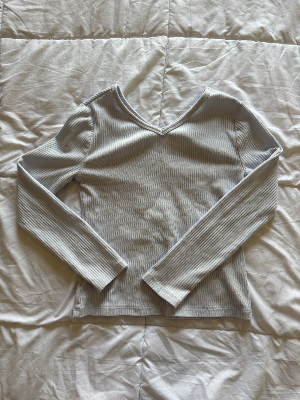 Girl's Old Navy V-Neck Longsleeve Ribbed Tee in Light Blue, Size 8(M) Youth